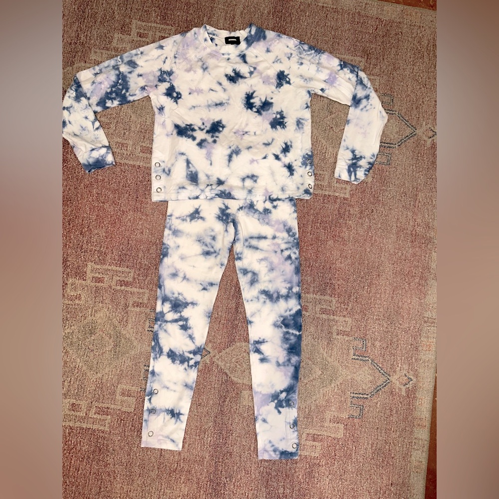 Monrow lounge wear set joggers and crew neck sweatshirt crystal tie dye  xs SOFT